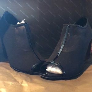 Donald J Pliner booties
